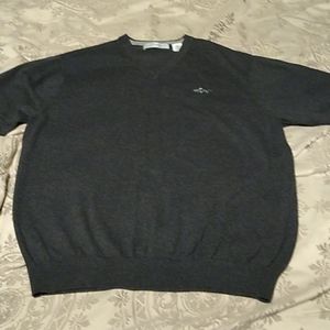 V- Neck sweater in charcoal size XL. Greg Norman